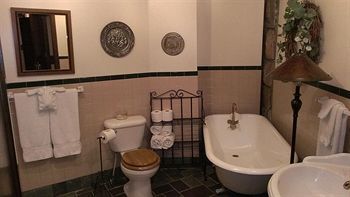 Stone Chalet B&B Inn And Event Center 앤아버 외부 사진