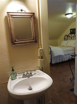 Stone Chalet B&B Inn And Event Center 앤아버 외부 사진