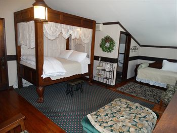 Stone Chalet B&B Inn And Event Center 앤아버 외부 사진