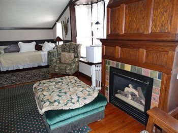 Stone Chalet B&B Inn And Event Center 앤아버 외부 사진